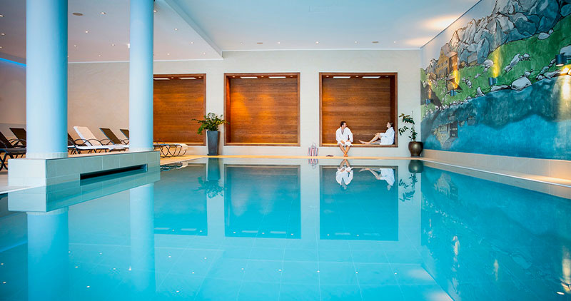 Indoor Pool im Wellnessbereich